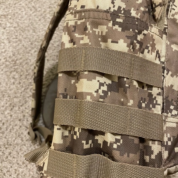 Military camouflage backpack size‎ medium in excellent condition - Picture 6 of 7